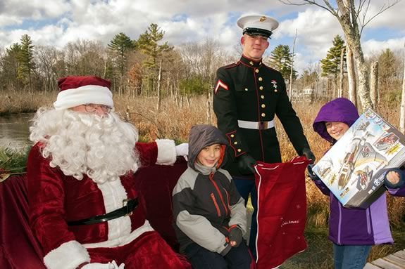 Come raise money for 'Toys for Tots' and get your photo with Santa in Danvers! Come raise money for 'Toys for Tots' and get your photo with Santa in Danvers!